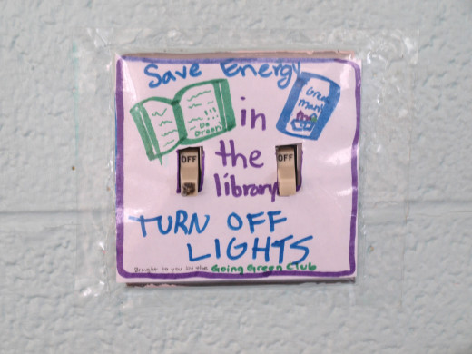 A kid-created reminder to turn off the lights and save energy.