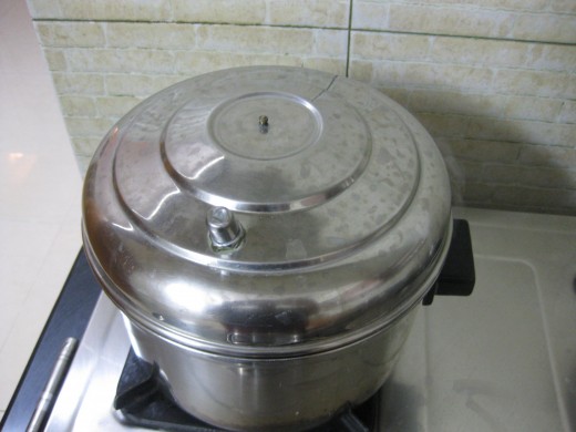 I cooked the sweet dumplings in this traditional steamer for 10 minutes. You can cook your sweet dumplings in an electric steamer or microwave oven. 