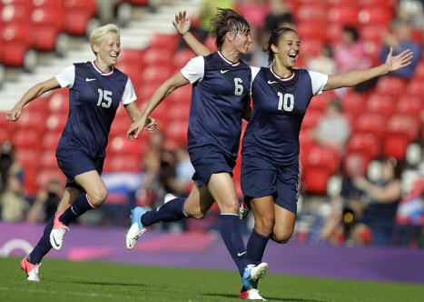 US team celebrates first win over France in the Olympics
