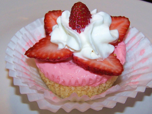 No-Bake Mini Strawberry Cheesecakes (video tutorial below)