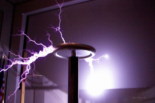 Tesla coil ring on pole