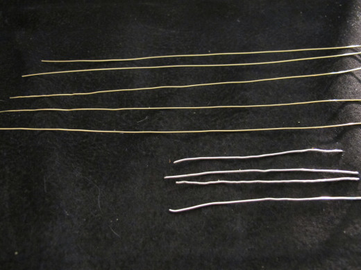Cut five pieces of brass wire and four pieces of silver plated wire; straighten and flatten the pieces.
