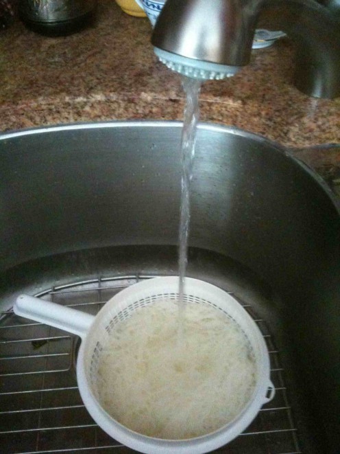Drain rice vermicelli in a colander under running water