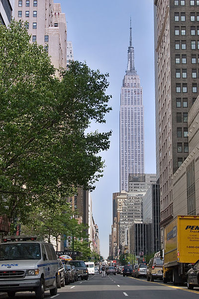 Street view of the Empire State Building, which is located on 34th Street between 5th Avenue and 6th Avenue, NYC