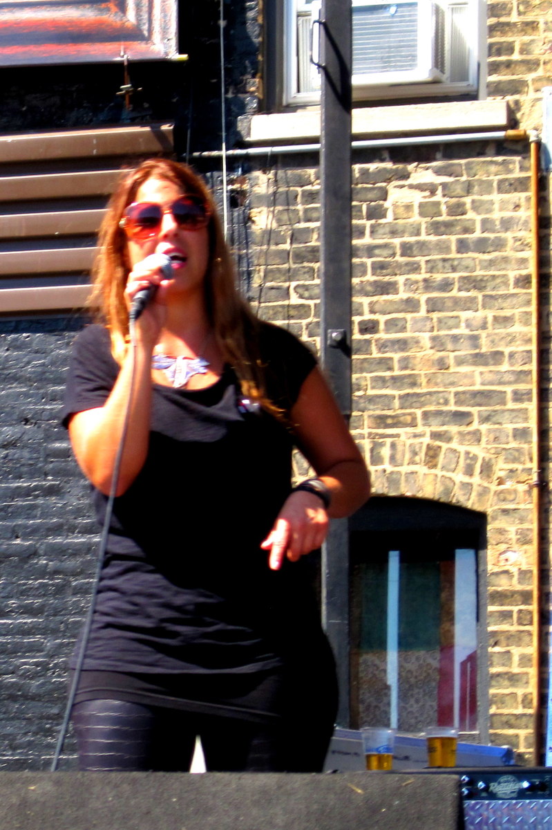 Lead singer Tamara Mooshey