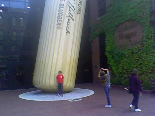 The Big Bat in Front of the Louisville Slugger Museum is Real Big