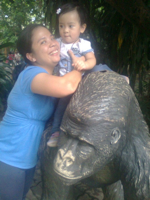 Yna, mommy...and NOT ME.