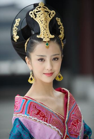 Beautiful actresses and Chinese traditional clothing – a very extensive ...