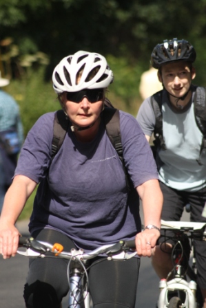 Can regular cycling exercise help with osteoarthritis symptoms?