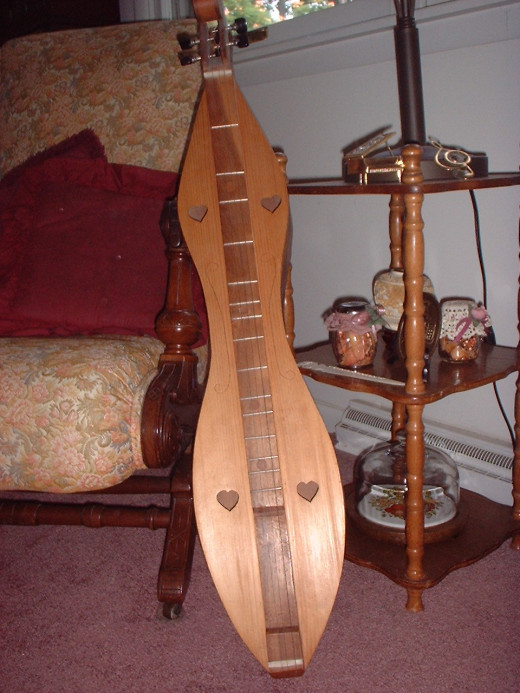The mountain dulcimer is often used to play music in the minor modes.
