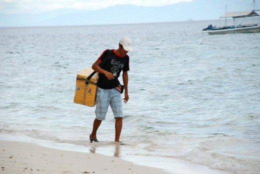 From the streets to the shores on a hot sunny day, for your cold treat, I'm on my way!