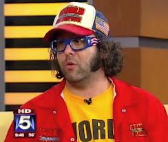 Judah Friedlander popularized the look as part of his comedy act a loooooong time ago