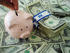 Using a Piggy Bank to Teach Kids about Money