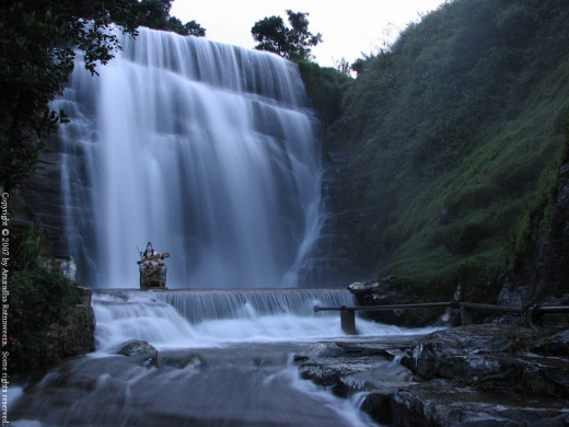 Waterfalls in Srilanka - the driver never even took us near one!