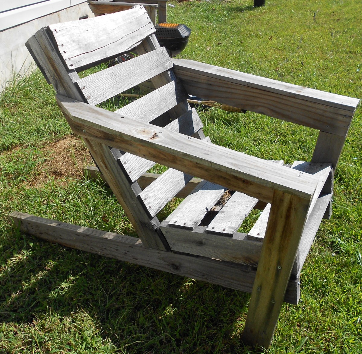 The Best Free Shipping Pallet Chair Plans On The Internet ...
