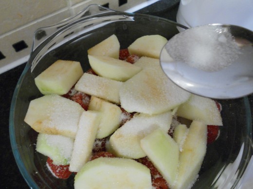 Add another layer of apple on top and sprinkle with sugar