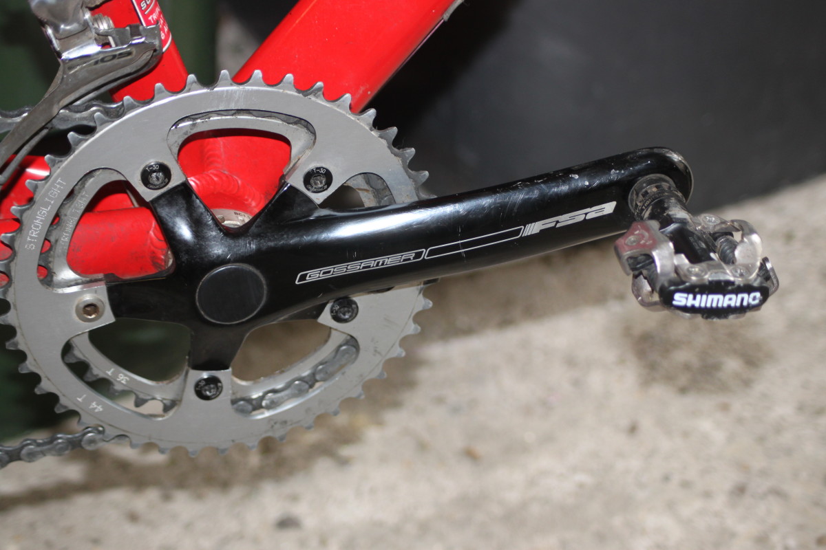 Cyclocross bisiklet zincirleri genellikle yol zincirlerinden daha kk zincirlere sahiptir. MTB stil pedallar ile