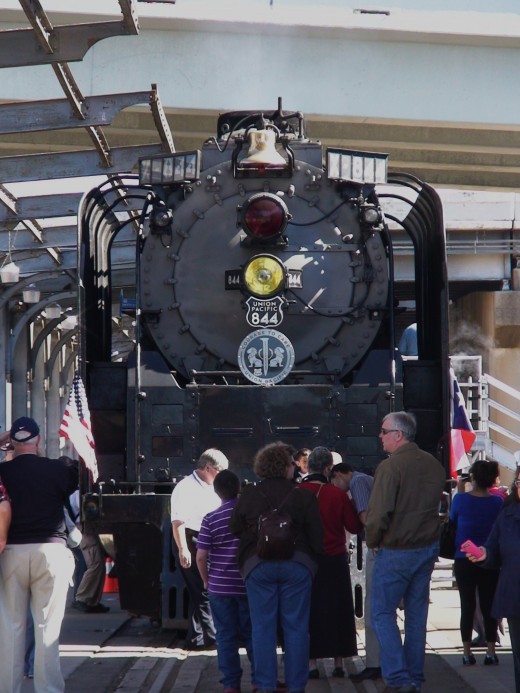 Front vies of steam locomotive no. 844.