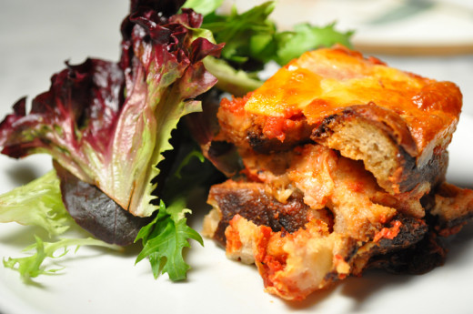 Mazzumurru (bread "lasagne" of Càgliari). Great lunch dish with salad. Image: © Siu Ling Hui