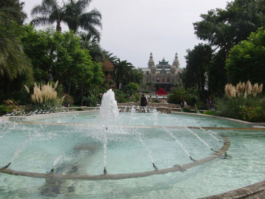 Fountain in the gardens in front of the Monte Carlo Casino