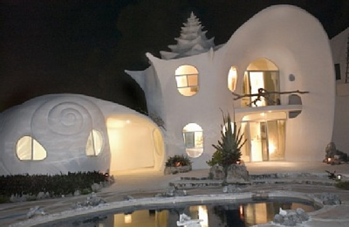 Conch Shell House at night