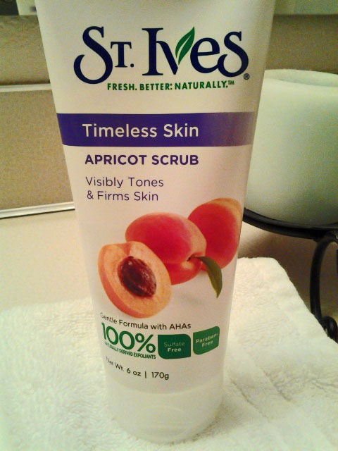 St.Ives Timeless Skin Apricot Scrub