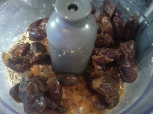 Add orange juices, date water and dates