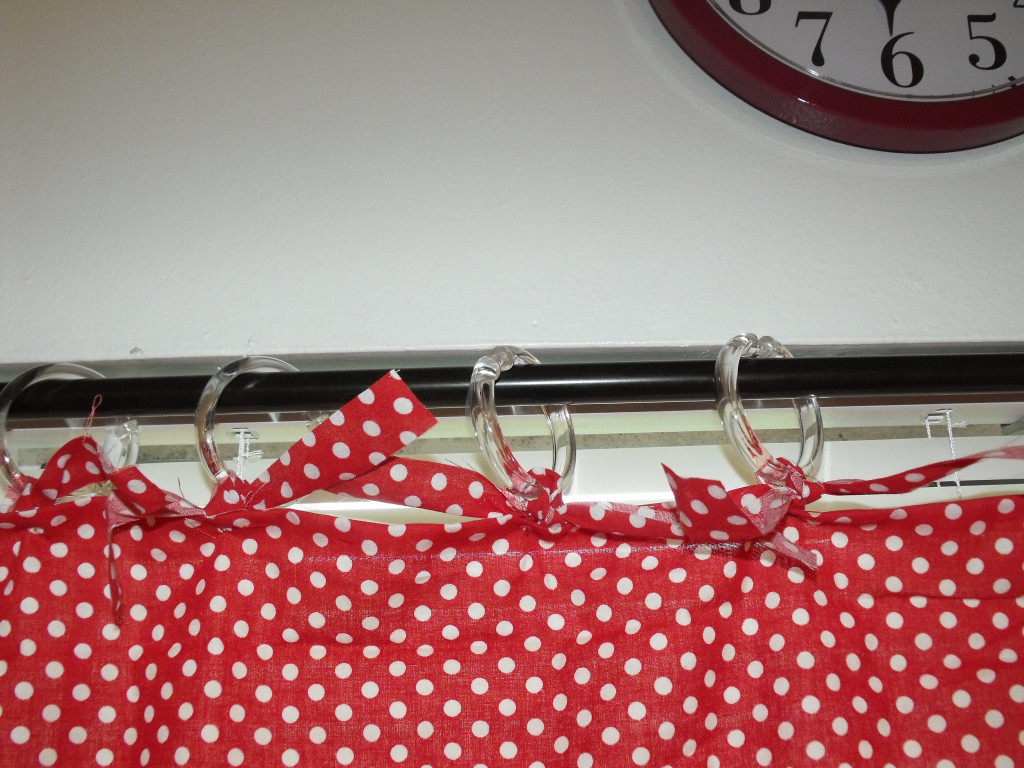 How To Make A No Sew Kitchen Curtain   7381556 F1024 