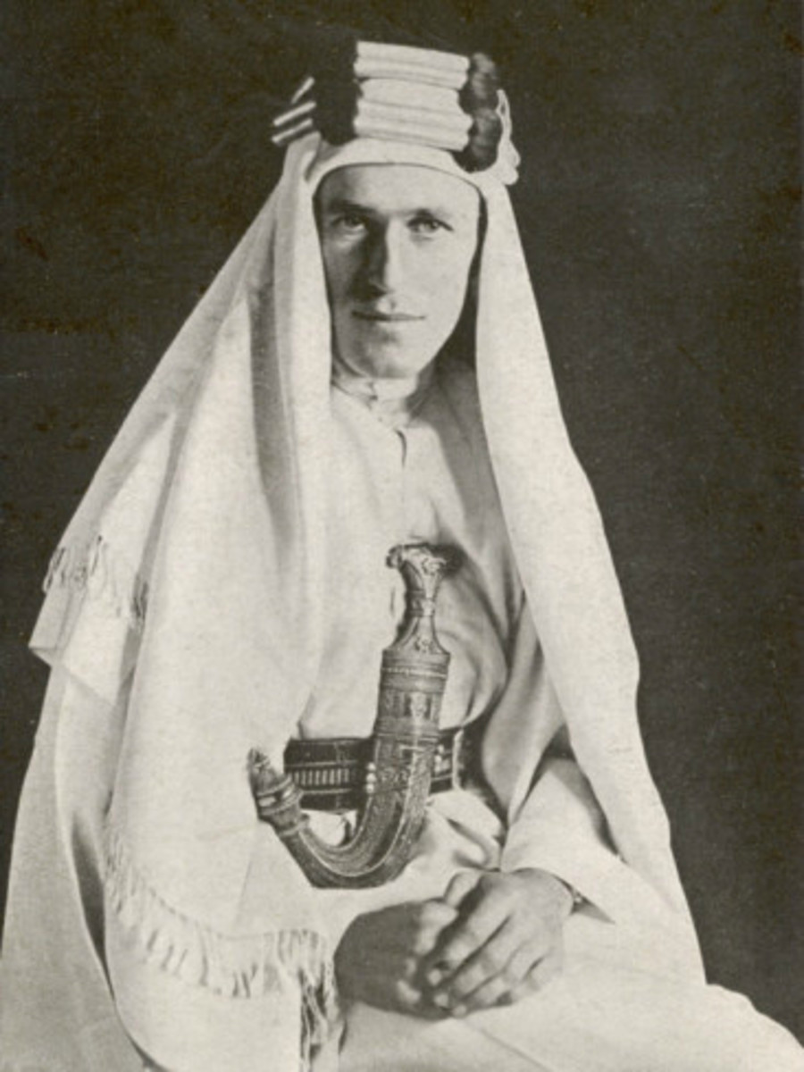 The Real T.E. Lawrence in Arabic Clothes