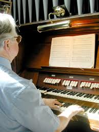 The Organist - Giving Praise