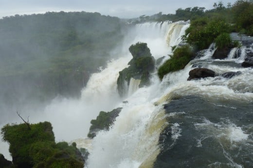 The crest of a portion of Iguazu Falls
