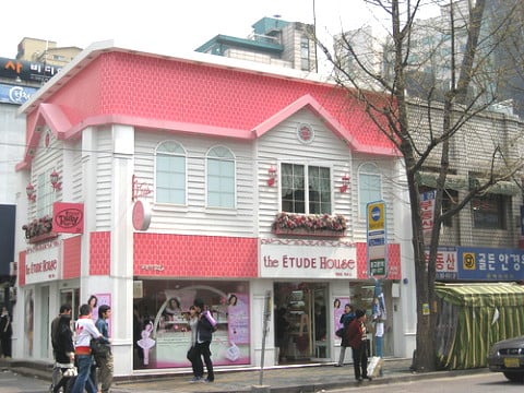 An example of a stand alone Etude House shop.
