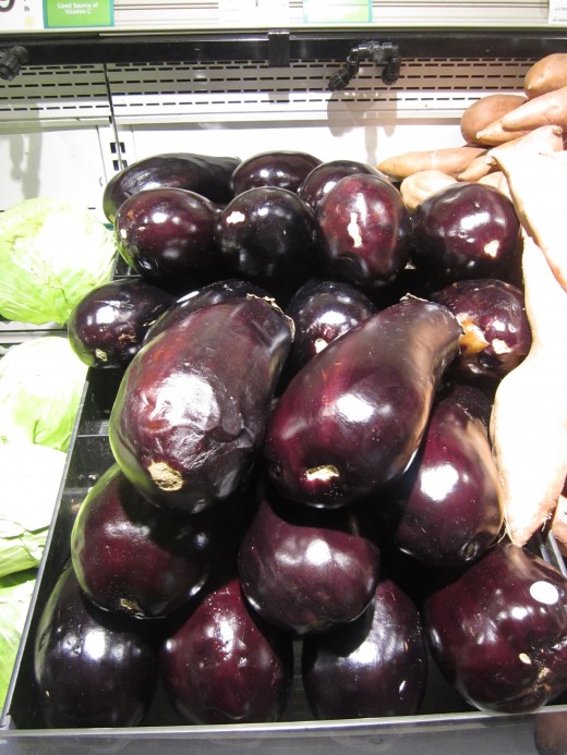Though there are good properties in eggplant, this vegetable falls under the night-shade vegetables which contain solanine, a chemical that promotes joint swelling.