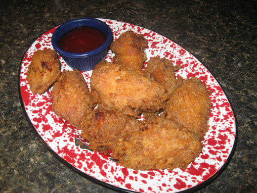 Thaie Fried Chciekn Wings - with a sweet-hot Asian dipping sauce