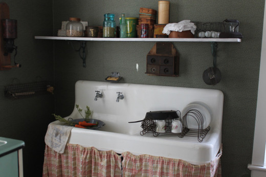 Old Vintage Kitchen Farm Sink