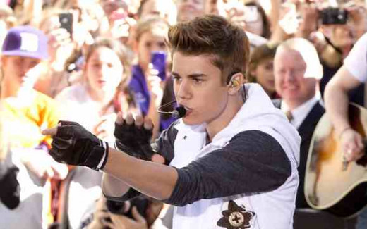 Meet your celeb for real, not online, its safer and you get to see the real Justin Bieber.  en.wikinoticia.com