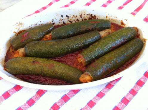 Stuffed Courgette in Tomato Sauce with Garlic