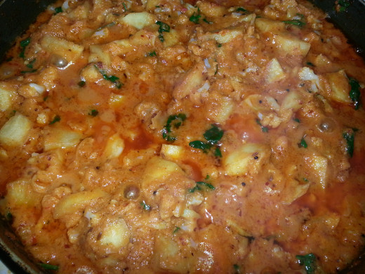 Cauliflower and Potato in tomato and onion cream