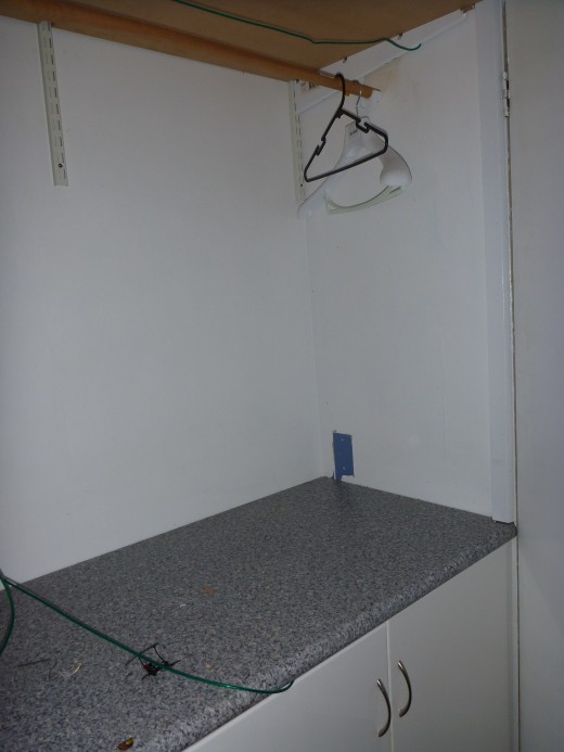 DIY: Laundry/ Drying Room: The bench, the bar to hook up the clothes.