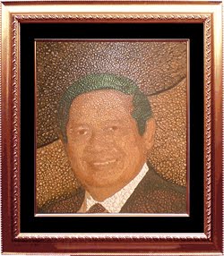 The President's image in eggshells by Cahyudi Wiyanto.