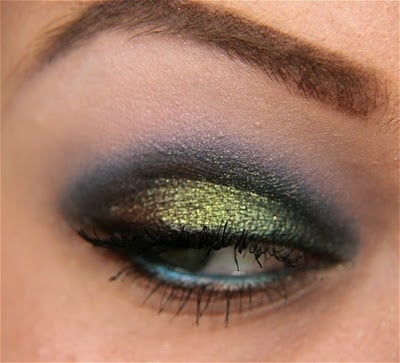 An eye makeup with lovely and vibrant peacock colors