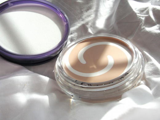 Covergirl and Olay Simply Ageless Foundation. The foundation section of the pot is shown here.