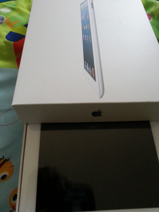 Opening the new iPad 4 box and unleashing the power
