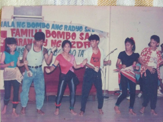 Travel Man (extreme right as you see it, wearing red/white dotted polo shirt) along with other drama talents as part of Bombo Radio campaign (Photo Source: Ireno Alcala)