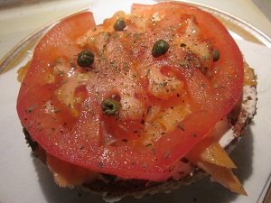 Sliced tomato topping