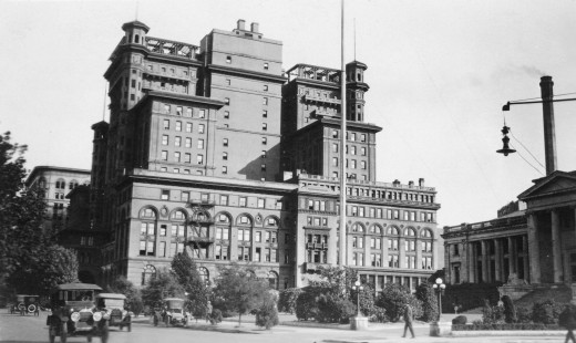 The second Hotel Vancouver (later the site of Eaton's Department Store), facing Howe Street.