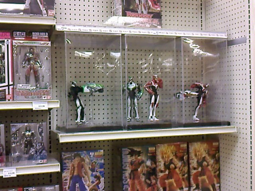 And saw these as I stroll the aisles. Maybe about 2 aisles are for all for these characters. I wonder where Trunks is? I didn't saw him, maybe he's been so busy being Saiyan.