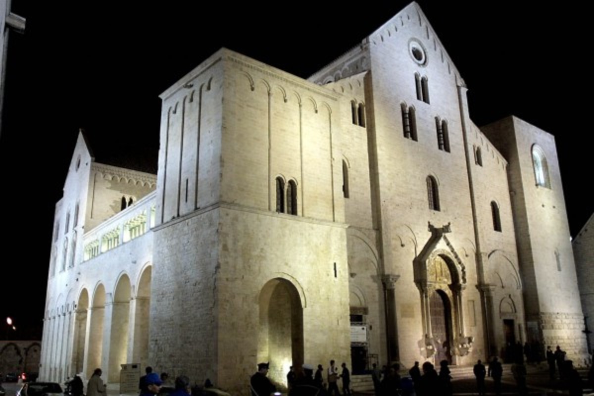 The Basilica di San Nicola has the crypt containing the remains of Saint Nicholas, otherwise known as Santa Claus.