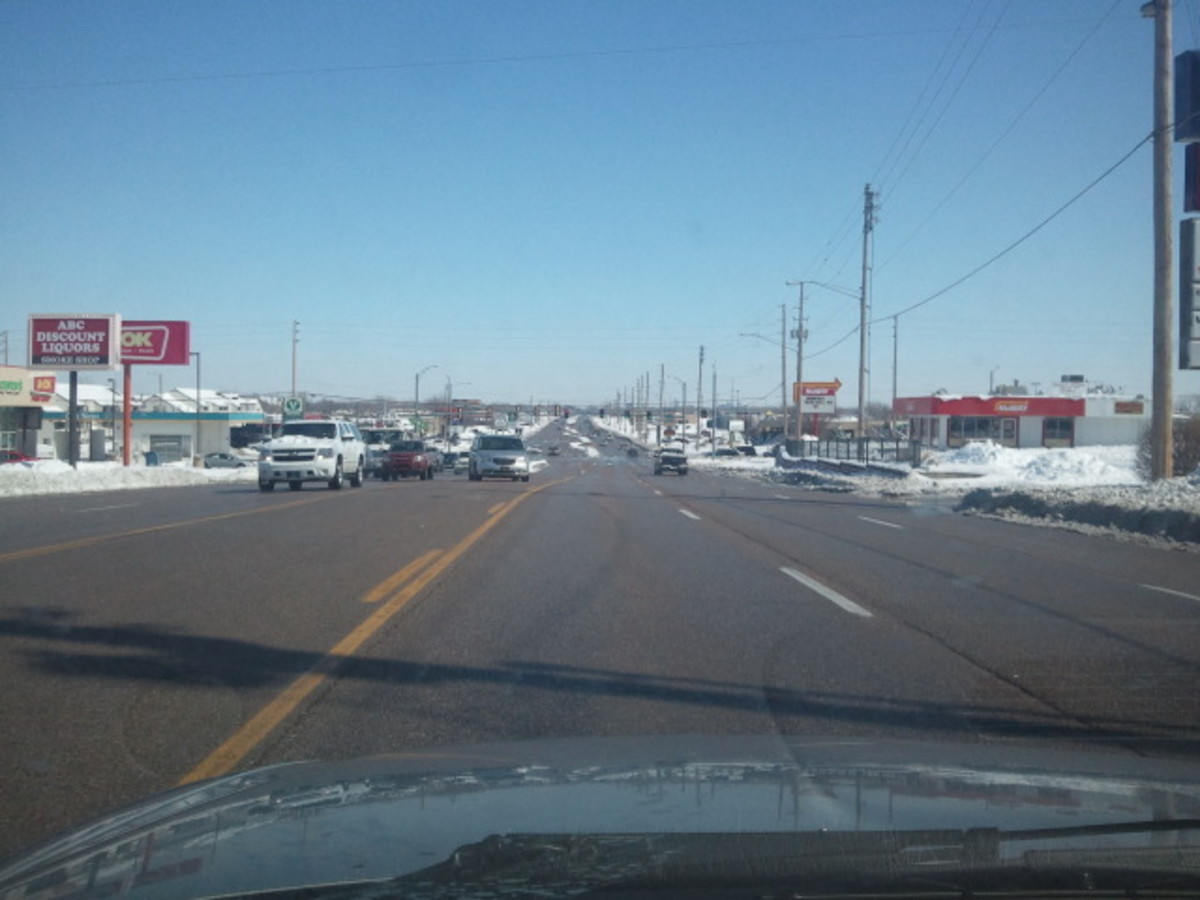 looking east on Central near Ridge...main roads are mostly clear. Wichita, KS 2/22/2013