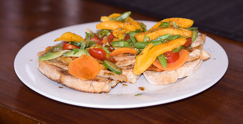 Healthy eating can be very flavorful and delicious if you know a few healthy cooking methods.